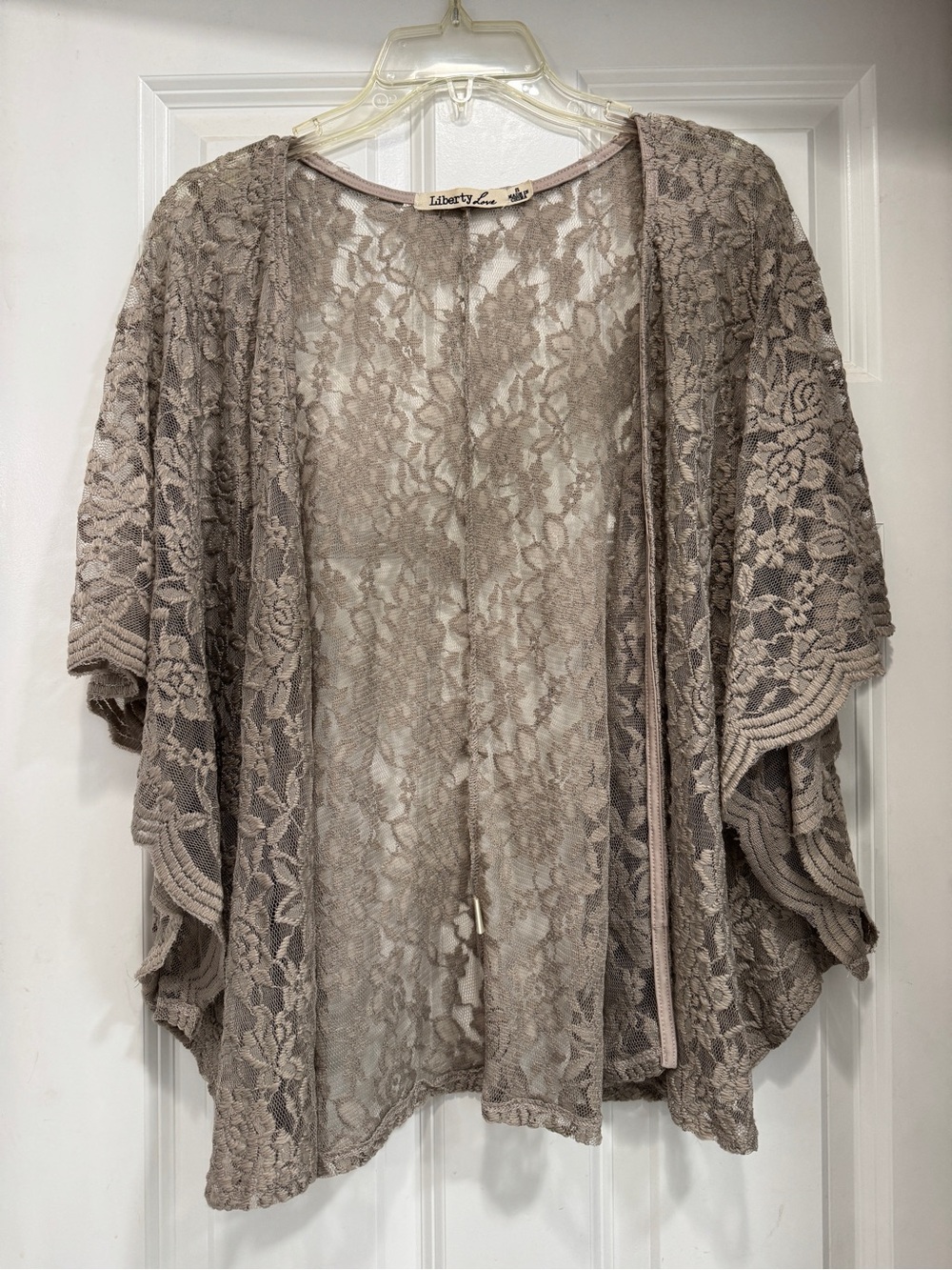 Liberty love beige feminine dolman sleeve lace kimono cardigan; size Small boho